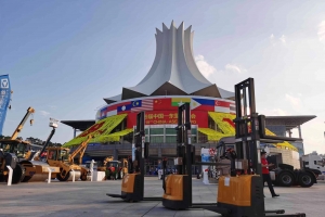 新牛顿电动叉车厂家重磅亮相第19届中国-东盟博览会