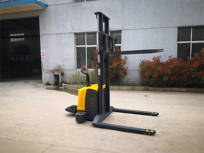 New Newton electric forklift