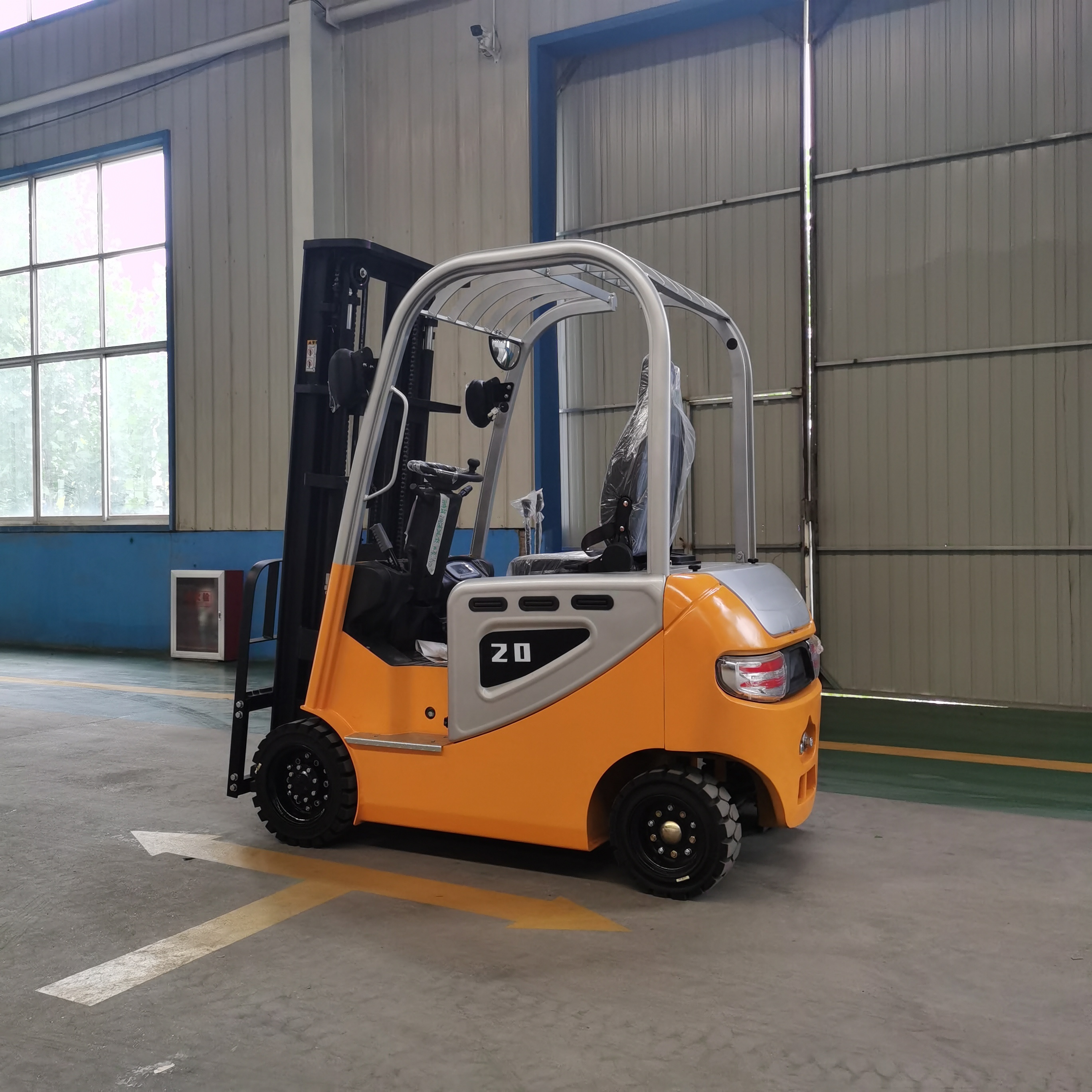 New Newton electric forklift