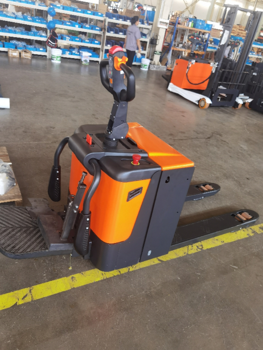 New Newton electric forklift