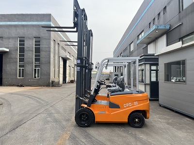  CPD 型电池平衡重叉车