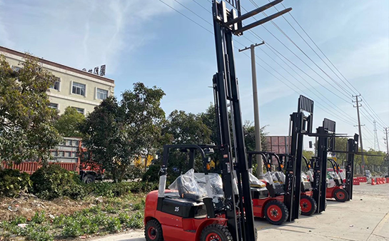 多门架电动堆高车