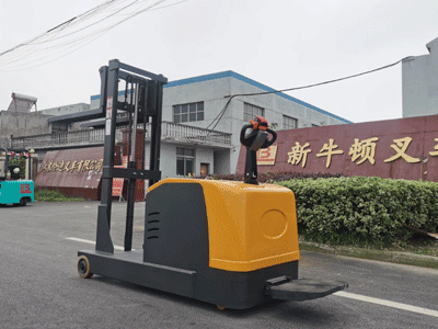 大吨位需求的朋友 要不要看看站驾式平衡重堆高车？