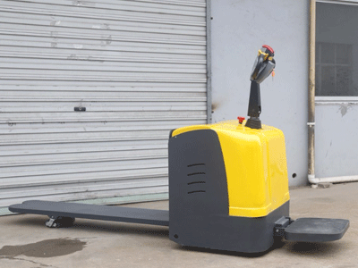 新牛盾站驾式搬运车