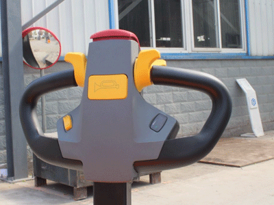 平衡重式堆高车细节图