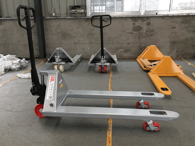 专业轻型国产搬运车 新牛顿叉车表现突出