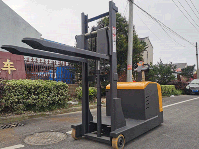 新牛盾平衡重式叉车