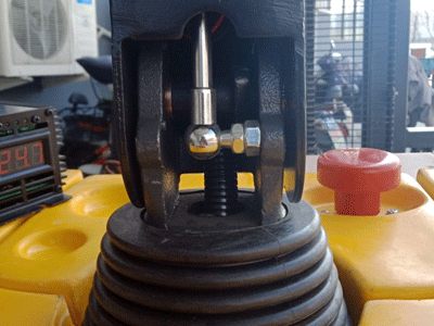 前移式叉车细节图