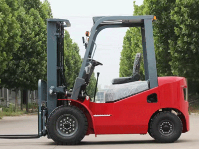 燃油叉车多少钱一台？新牛盾叉车好价不贵