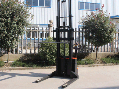 步行式跨腿电动堆高车细节