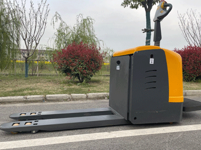 新牛盾电动叉车