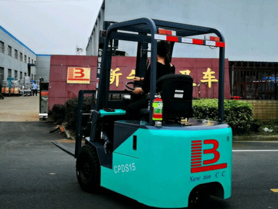 食品厂绿色电动叉车