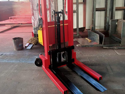 狭小空间专用堆高车