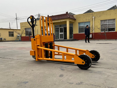 橡胶轮越野搬运车