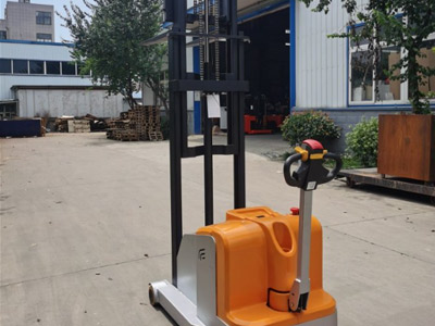 步行式电动堆高车