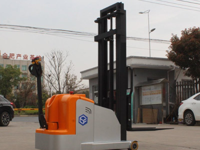 无腿设计的平衡重叉车