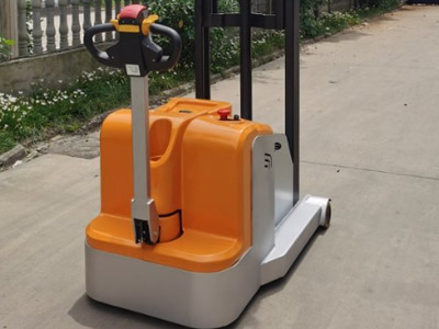 江苏无腿步行式平衡重堆高车优点展示