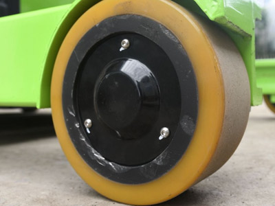 堆高车轮子细节展示