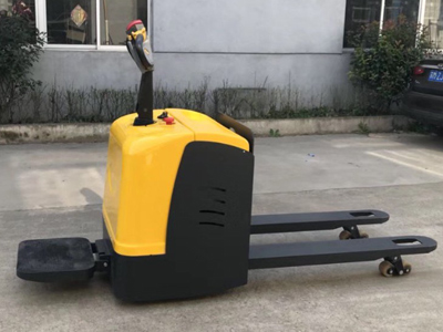 站驾式全电动搬运车