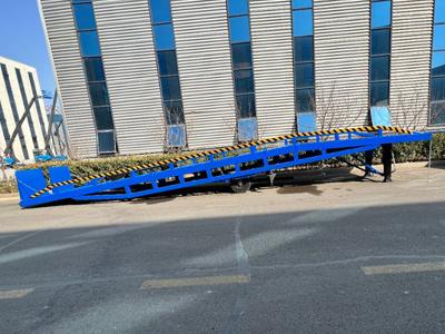 无固定装卸点？移动式液压登车桥6吨解决该问题