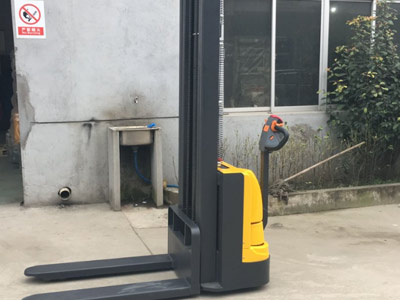 车间物料转运选什么叉车作业合适？现在来揭晓