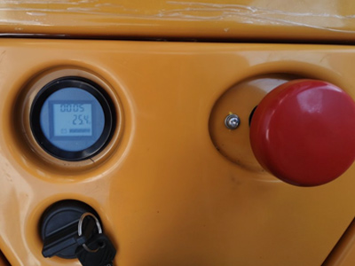 电动堆高车细节展示