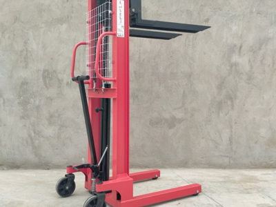 手动液压堆高车现货供应　性能值得信赖
