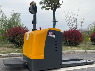 站驾式电动搬运车