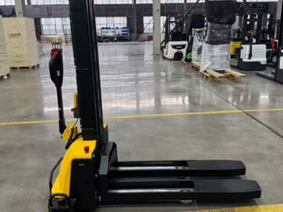 雨天/油污地面作业 全电动自体登高车还能好用吗？