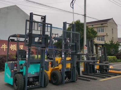电动堆高车产品