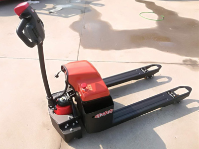 手动搬运车太累怎么办？步行式全电动搬运车现货来解决