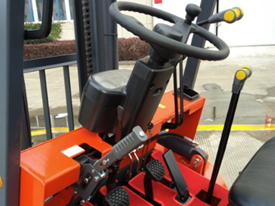 小型燃油叉车多少钱一台？3万即可拥有