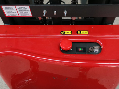 电动堆高车细节