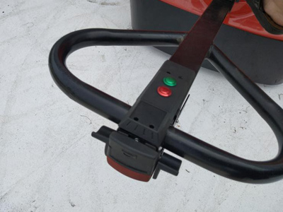 电动堆高车细节