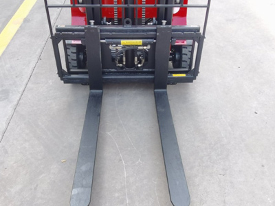 四向叉车细节展示