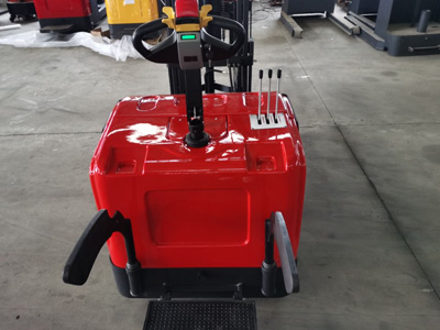 站驾式平衡重叉车