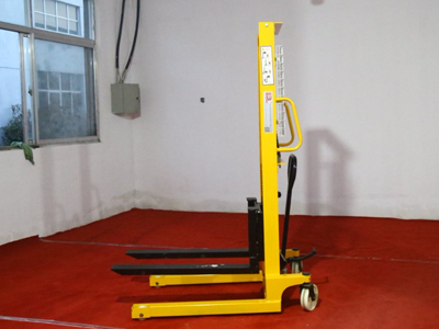 新牛盾堆高车产品