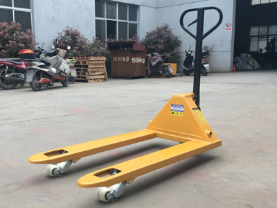 泰兴新牛盾叉车：手动搬运车源头工厂 现货充足