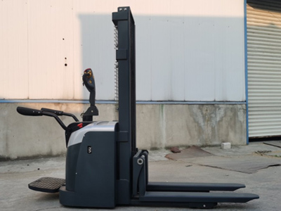 新牛盾叉车品质可靠 电动双托盘堆高车源头直供