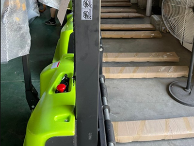 工厂重载神器！就是5吨大吨位电动堆高车