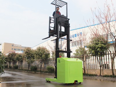 仓库拣货效率低？仓储拣选车怎么选才不踩坑