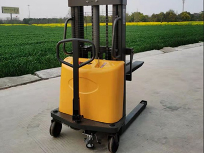 半电动堆高车产品