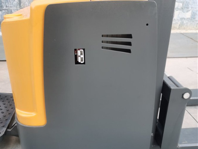 电动堆高车细节展示