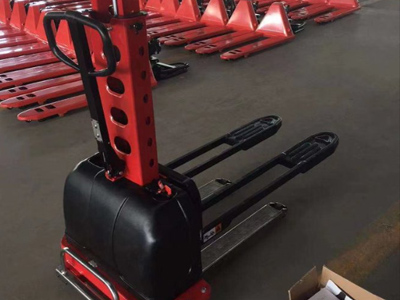 电动自体登高车