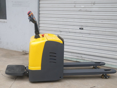 想让电动托盘车耐用？日常保养要做到位