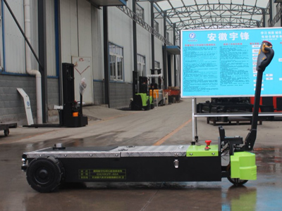 物料转运牵引车