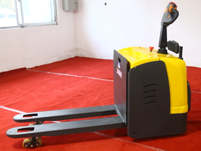 站驾式搬运车可以爬坡道吗？牢记这些禁忌