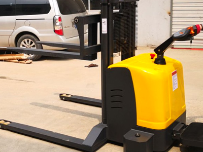 站驾前移电动堆高车 选购认准这几点