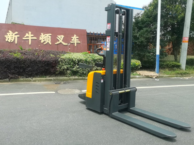 双托盘堆垛机生产厂家支持定制吗？新牛盾提供服务