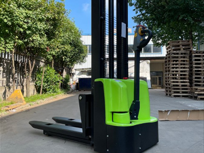 步行式堆高车选新牛盾 源头工厂更靠谱